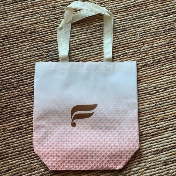 Small Fabletics tote - Picture 2 of 3